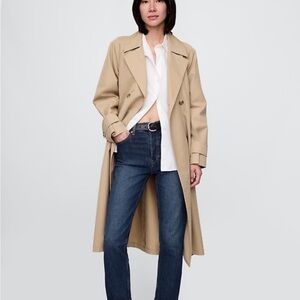 GAP Women’s Cheeky Straight Dark Blue Jeans.